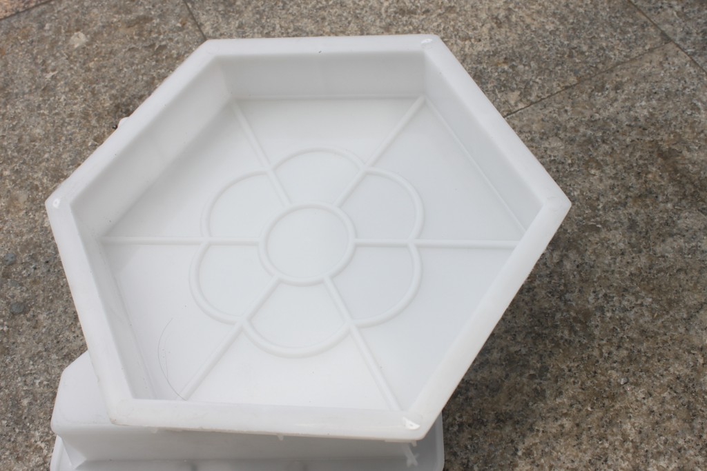 六棱塊護坡塑料模具什么材質(zhì)的好？