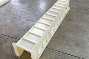 標(biāo)志樁、立柱 三孔立柱塑料模具109x14x14